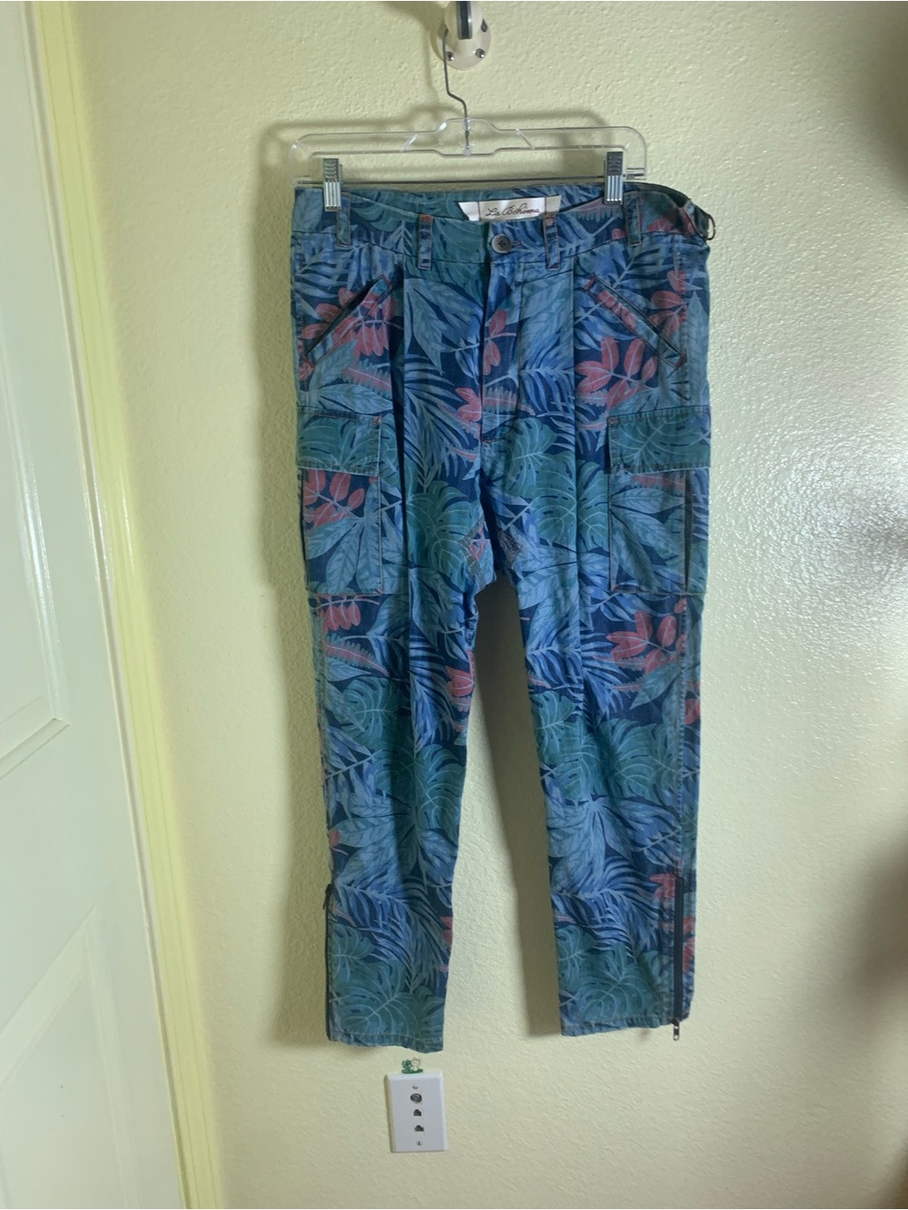 NWOT La Boheme Blue and Green Tropical-Print Cargo Pants, Size M